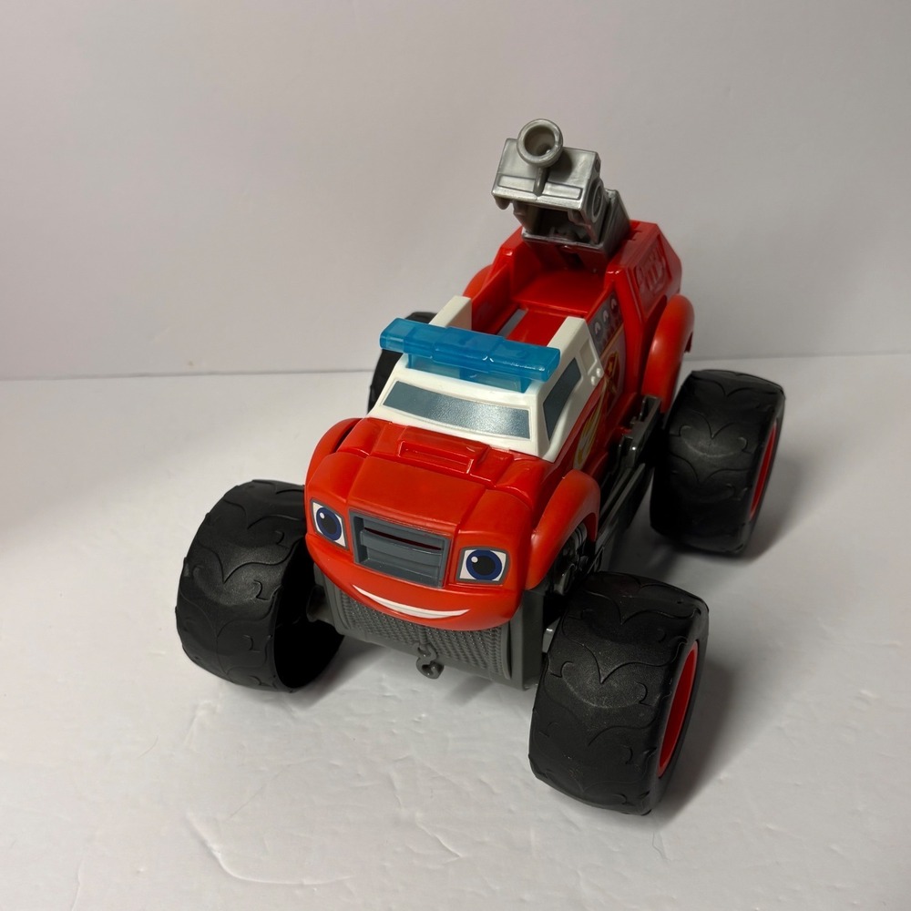 Blaze and the Monster Machines Transforming Fire Truck Blaze Sounds & Lights